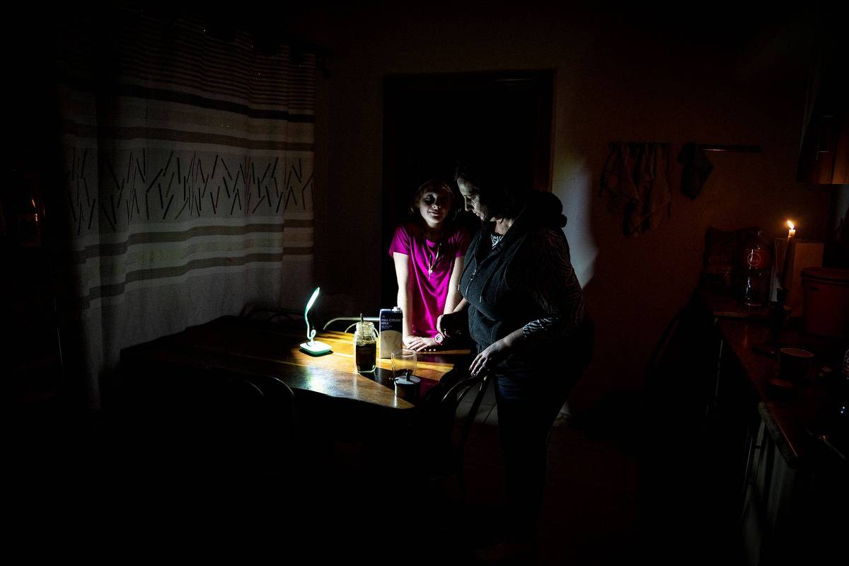 Folha | Blecautes diários e cólera expõem crise e 'lobby do carvão' na África do Sul