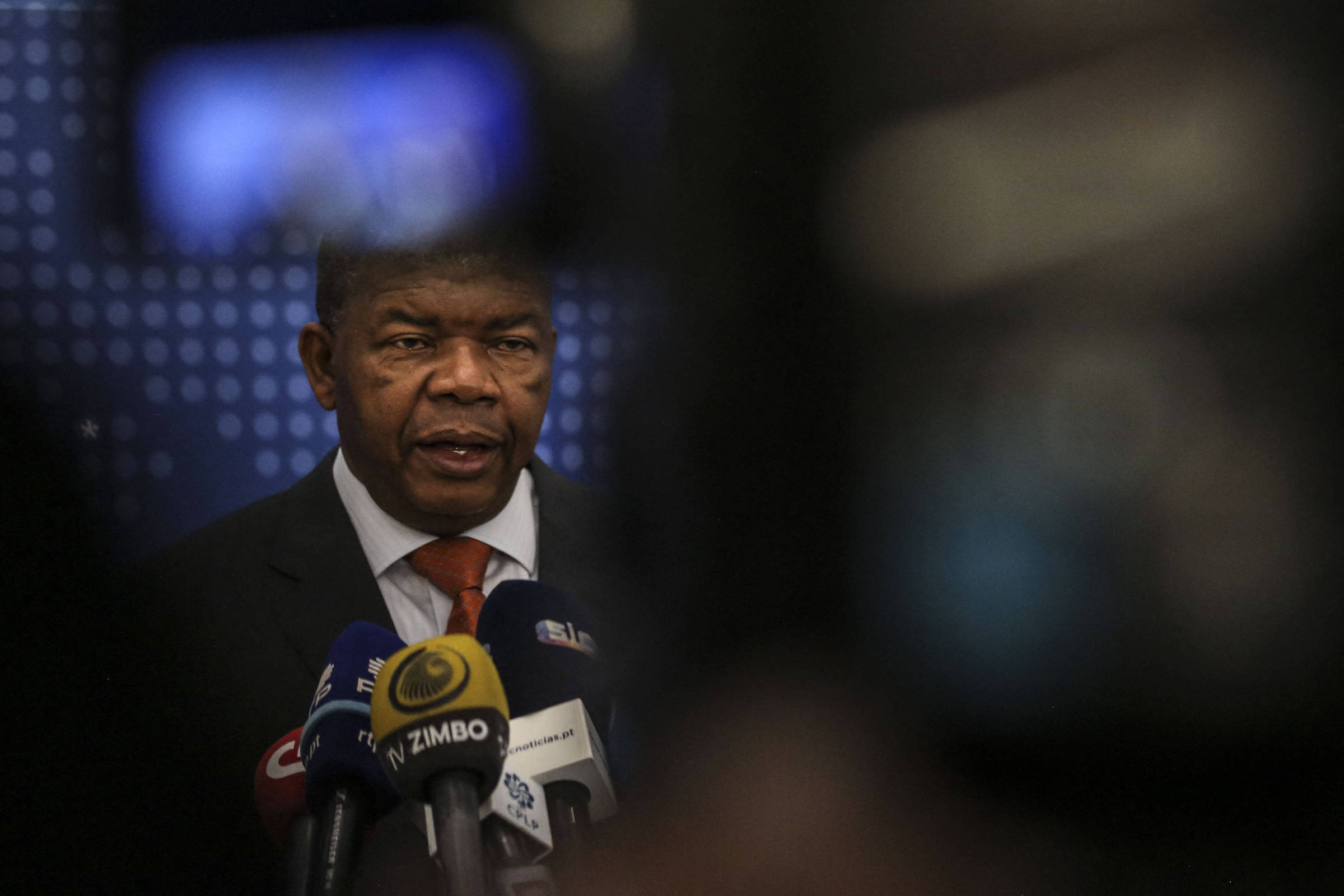 Folha de S. Paulo | Eleição em Angola 20 anos após fim da guerra tenta tirar democracia da geladeira